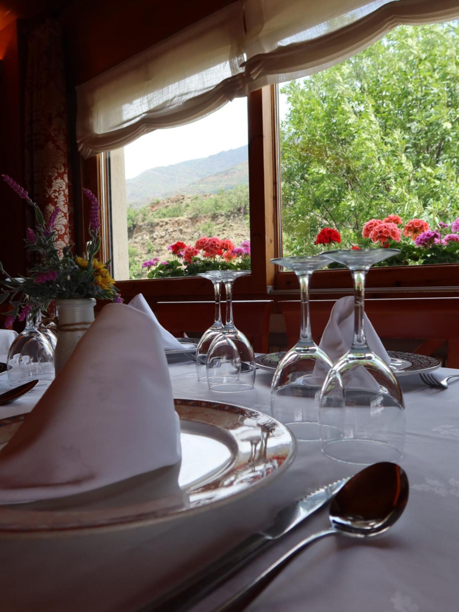Hotel La Morera Valencia D'Aneu Экстерьер фото