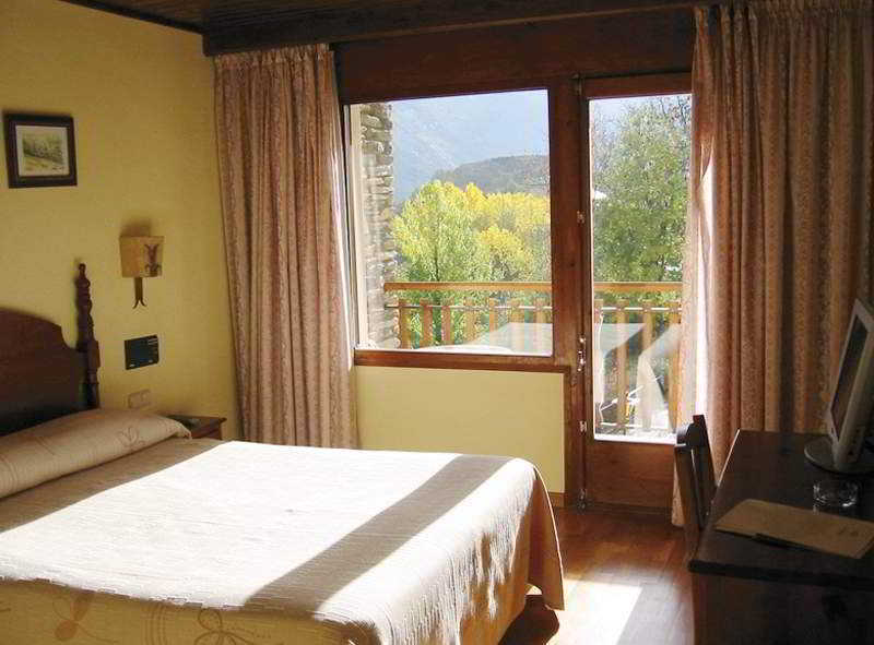 Hotel La Morera Valencia D'Aneu Экстерьер фото