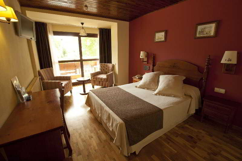 Hotel La Morera Valencia D'Aneu Экстерьер фото