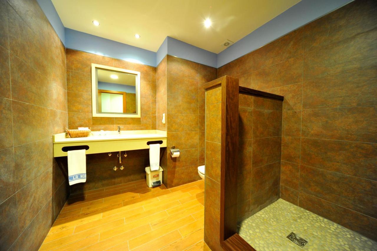 Hotel La Morera Valencia D'Aneu Экстерьер фото